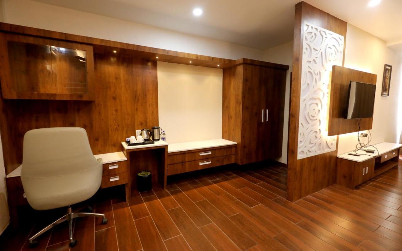 Hotel Yuvraj Grand Jabalpur Εξωτερικό φωτογραφία
