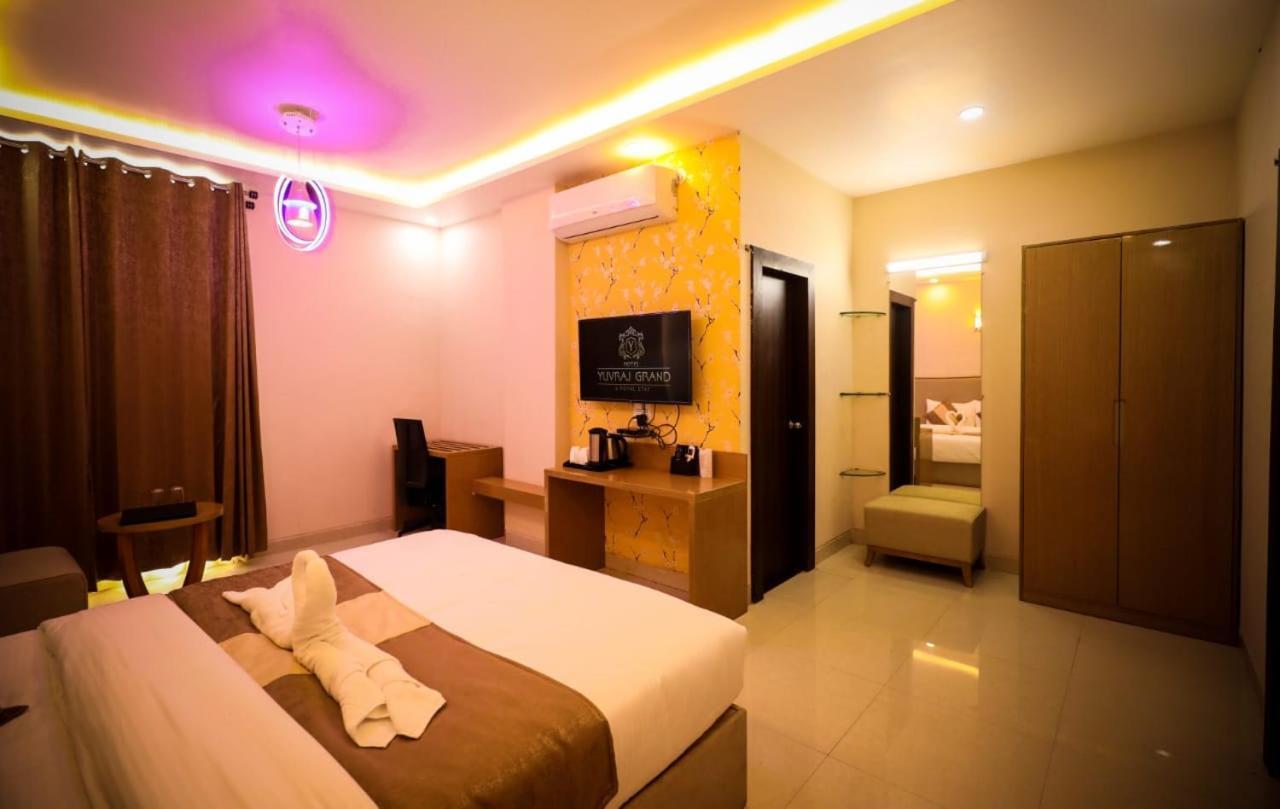 Hotel Yuvraj Grand Jabalpur Εξωτερικό φωτογραφία